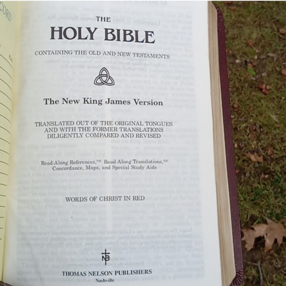 Nelson Giant print NKJV Bible - Picture 4 of 7
